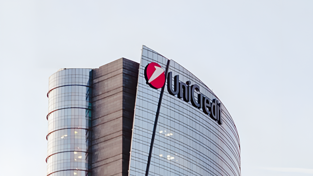 UniCredit e Blackstone collaborano per offrire il fondo BXPE ai clienti ...